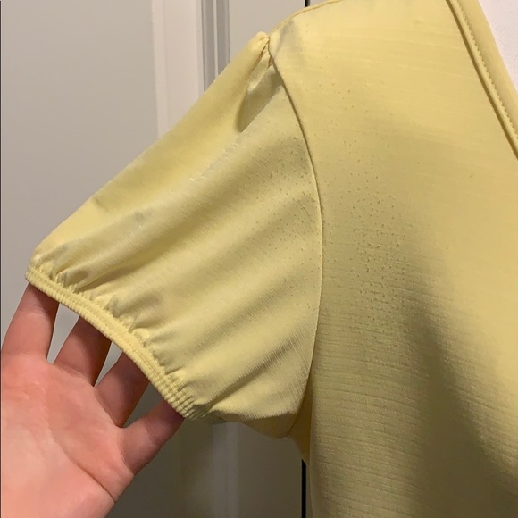 Alyx Twist Open Back Yellow Blouse Size L - Picture 3 of 5